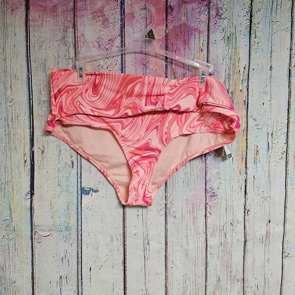 NWT Pink swirl‎ swim bottoms
